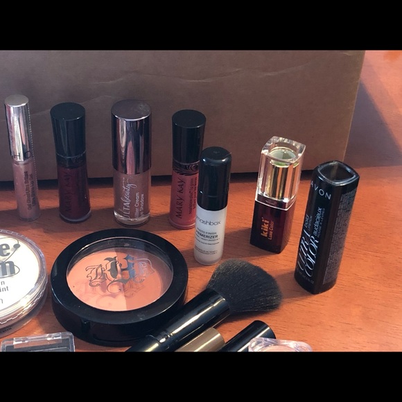 Makeup Bundle - Picture 4 of 6
